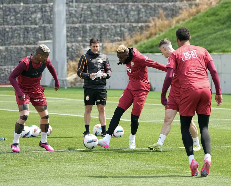 GALATASARAY, SAMSUNSPOR MAÇININ HAZIRLIKLARINI TAMAMLADI