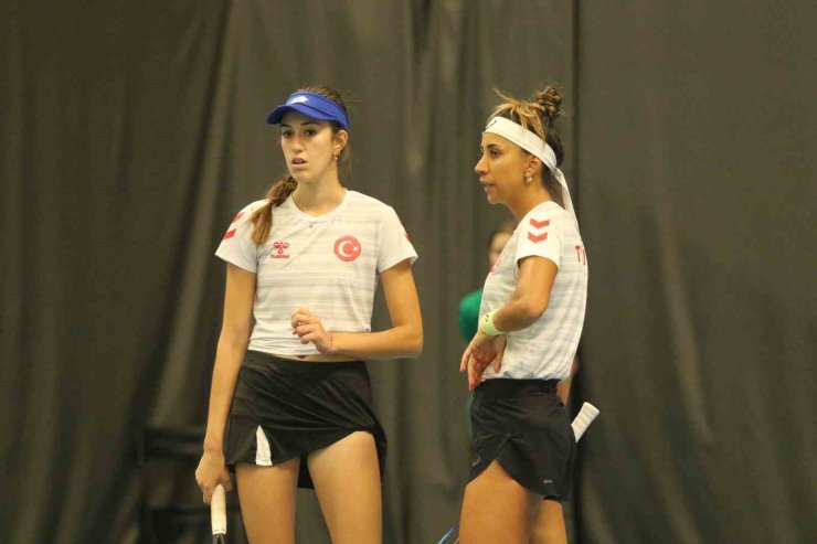 A MİLLİ KADIN TENİS TAKIMI, İSVEÇ’İ 2-1 MAĞLUP ETTİ