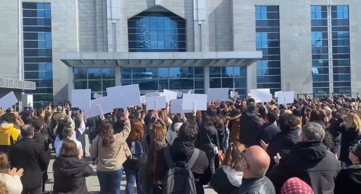 MATTİA AHMET İÇİN YÜZLERCE KİŞİ KARTAL ADLİYESİ’NE AKIN ETTİ