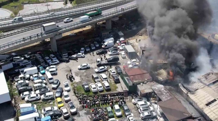 BAŞAKŞEHİR’DE KİMYA DEPOSU ADETA ALEV TOPUNA DÖNDÜ