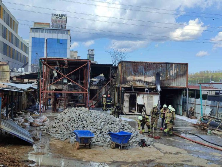 BAŞAKŞEHİR’DEKİ KİMYA DEPOSU YANGINI 3 SAAT SONRA KONTROL ALTINA ALINDI