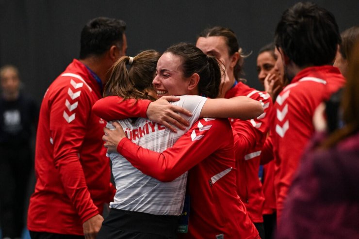 A MİLLİ KADIN TENİS TAKIMI, LİTVANYA’DA TARİH YAZDI