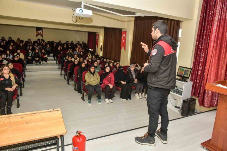 ESENYURT BELEDİYESİ’NDEN 900 ÖĞRENCİYE AFET BİLİNCİ EĞİTİMİ