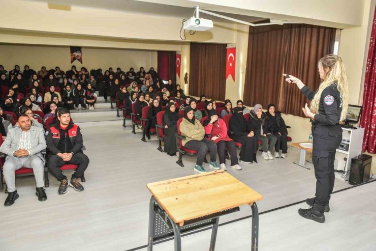 ESENYURT BELEDİYESİ’NDEN 900 ÖĞRENCİYE AFET BİLİNCİ EĞİTİMİ