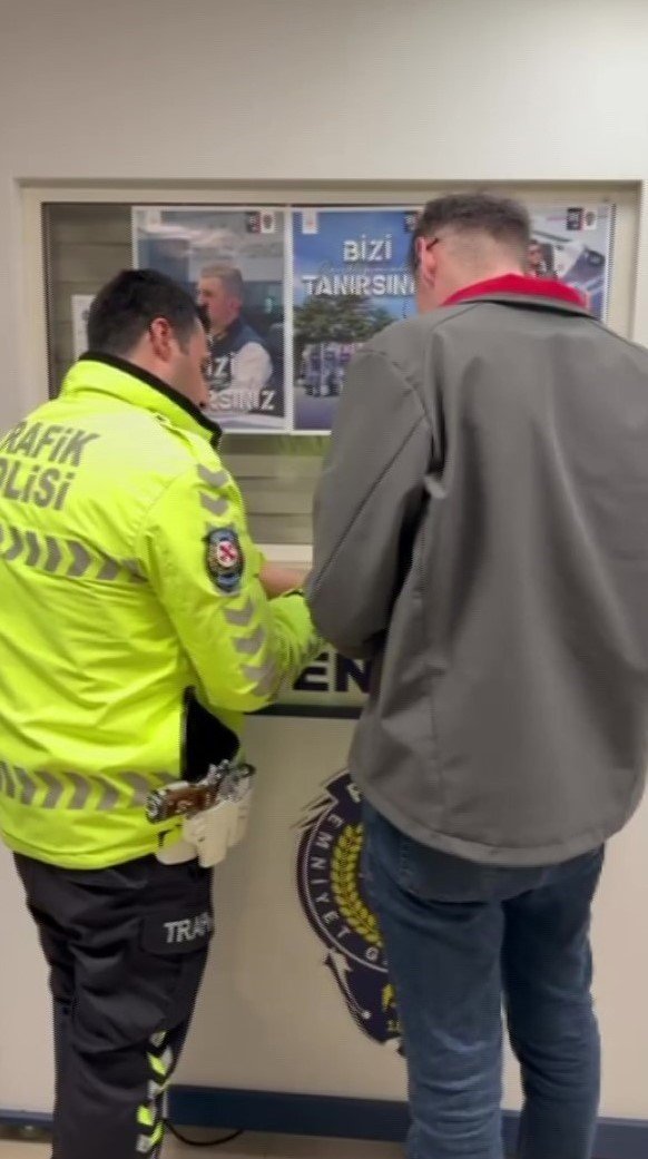 PENDİK’TE BİR SÜRÜCÜ, YAYA GEÇİDİNDEKİ KİŞİNİN ÜZERİNE OTOMOBİLİNİ SÜRDÜ