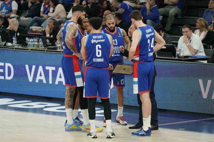 A. EFES, EUROLEAGUE’DE PLAY-OFF’U GARANTİLEDİ
