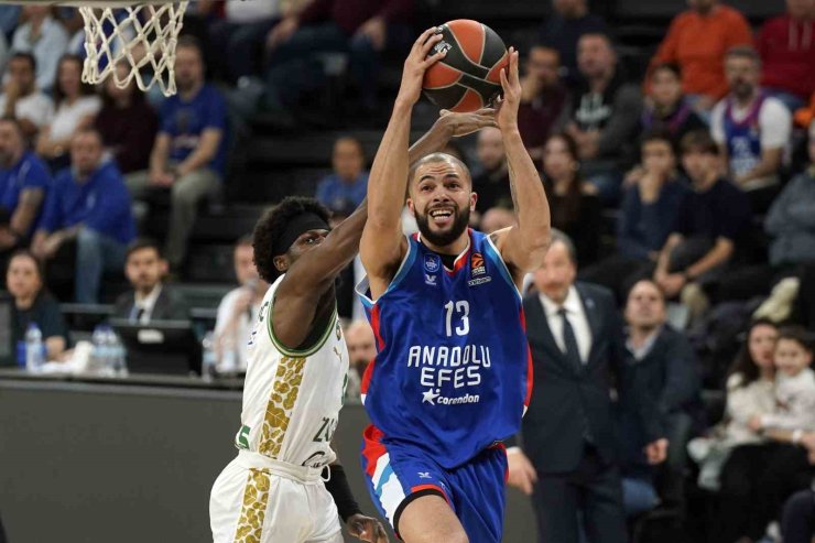 A. EFES, EUROLEAGUE’DE PLAY-OFF’U GARANTİLEDİ