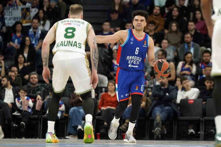 A. EFES, EUROLEAGUE’DE PLAY-OFF’U GARANTİLEDİ