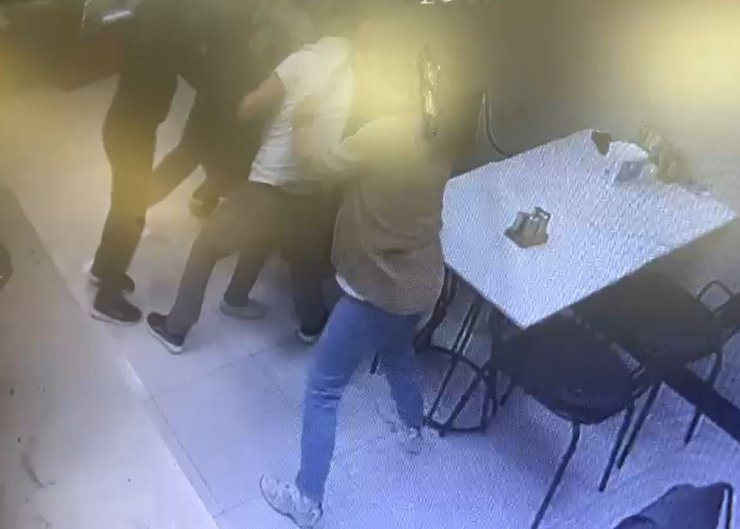 SALDIRIYA UĞRADI, SIĞINDIĞI İŞLETMEDE KALBİNDEN BIÇAKLANARAK HAYATINI KAYBETTİ