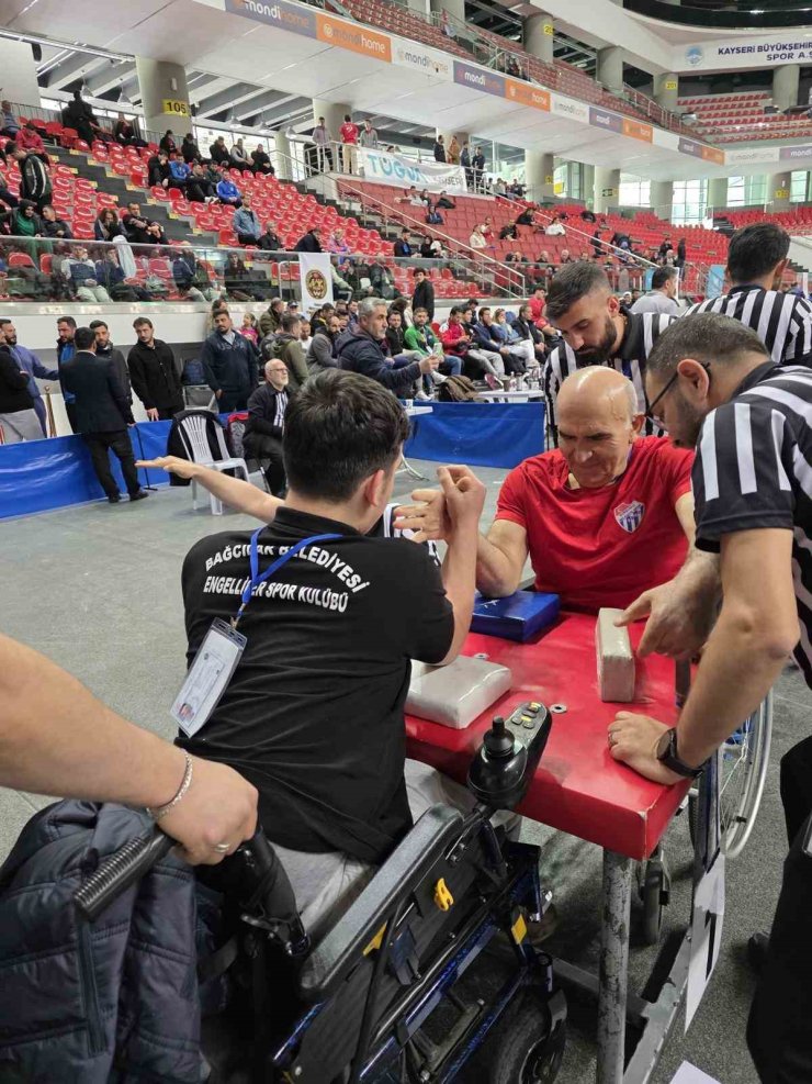 BAĞCILAR BELEDİYESİ SPORCULARI MADALYALARI TOPLADI