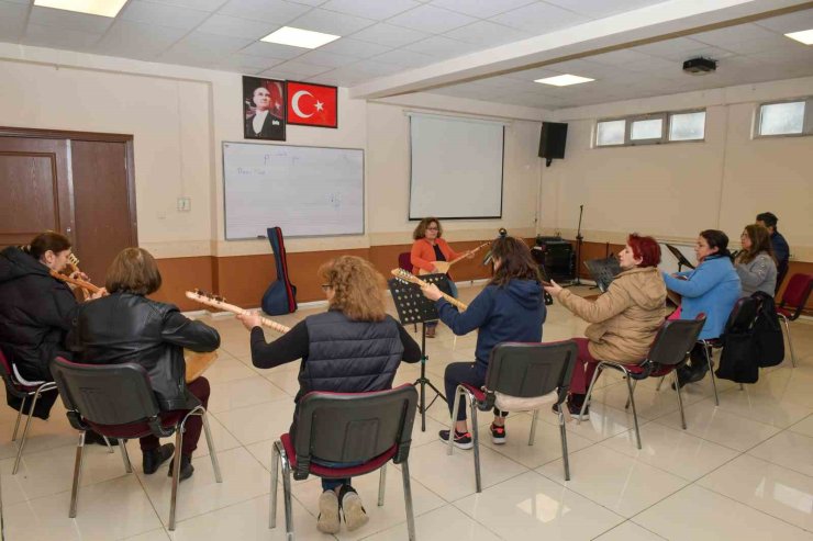 ESENYURTLULARA 9 FARKLI BRANŞTA MÜZİK EĞİTİMİ