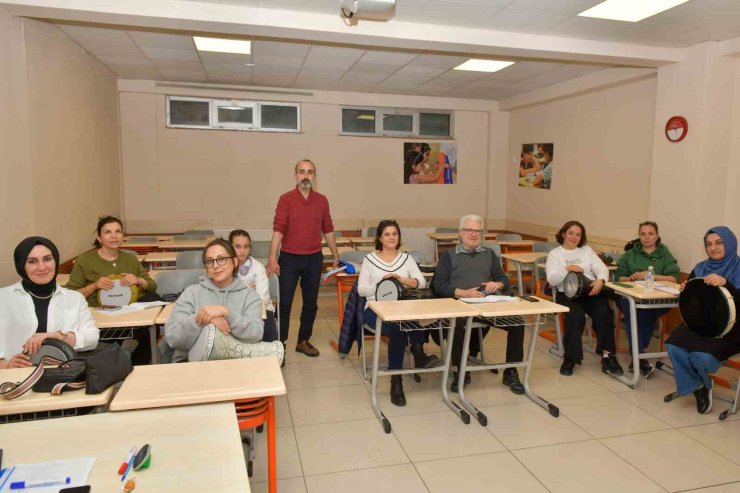 ESENYURTLULARA 9 FARKLI BRANŞTA MÜZİK EĞİTİMİ