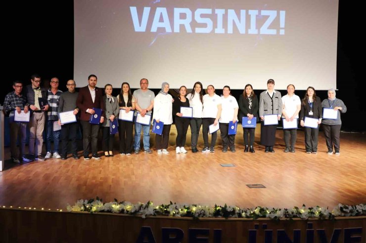 GİRİŞİMCİ MEZUNLAR ÖDÜLLENDİRİLDİ