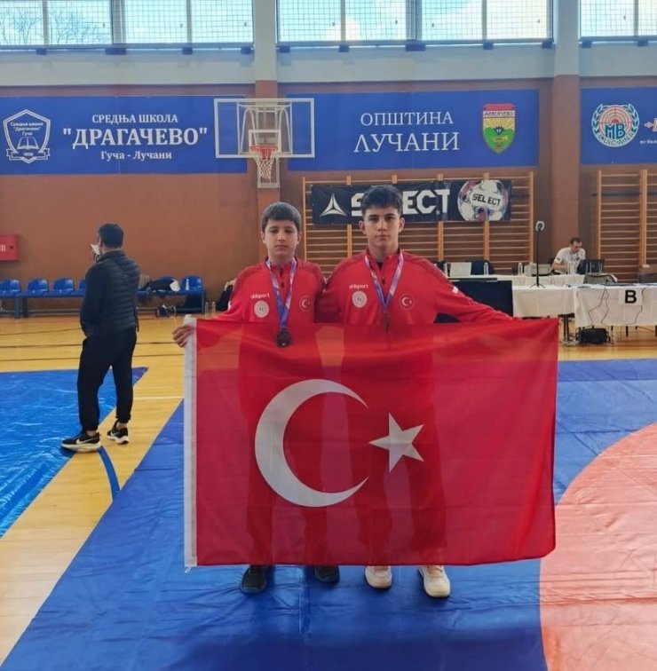 SULTANGAZİLİ GÜREŞÇİ DÜNYA 3.’SÜ OLDU