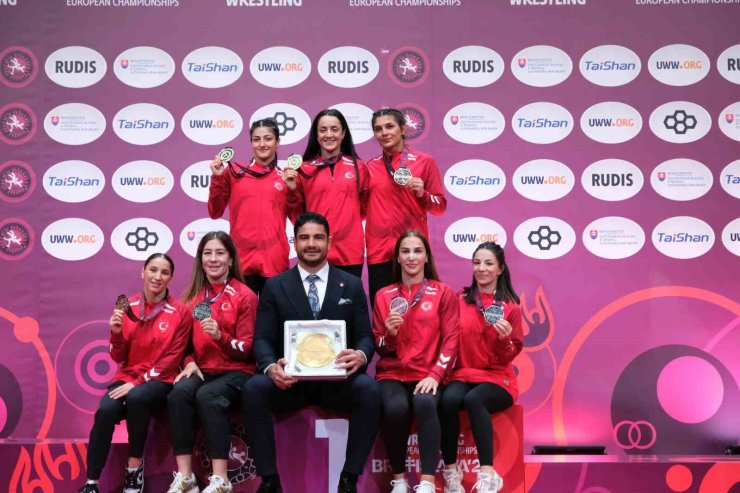 AVRUPA GÜREŞ ŞAMPİYONASI’NDA MİLLİ KADIN GÜREŞÇİLERDEN TARİHİ BAŞARI