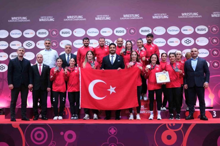 AVRUPA GÜREŞ ŞAMPİYONASI’NDA MİLLİ KADIN GÜREŞÇİLERDEN TARİHİ BAŞARI