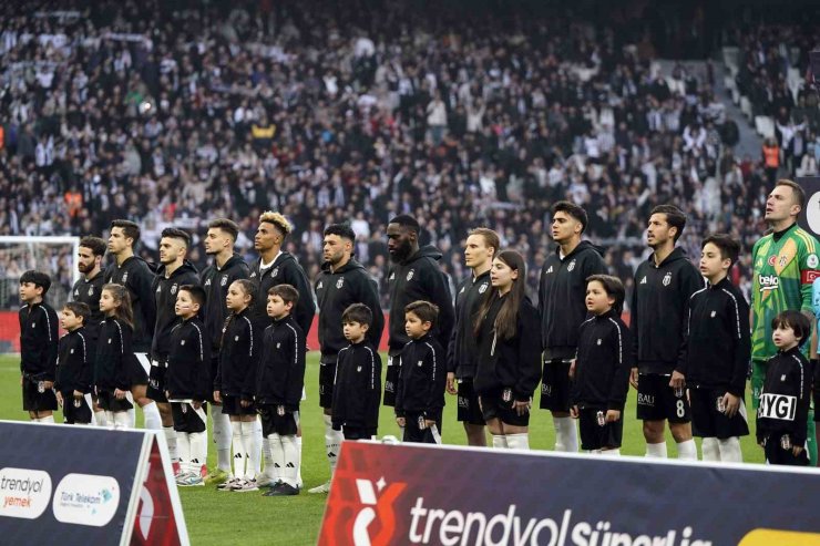 TRENDYOL SÜPER LİG: BEŞİKTAŞ: 0 - BAŞAKŞEHİR: 0 (MAÇ DEVAM EDİYOR)