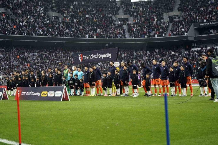 TRENDYOL SÜPER LİG: BEŞİKTAŞ: 0 - BAŞAKŞEHİR: 0 (MAÇ DEVAM EDİYOR)