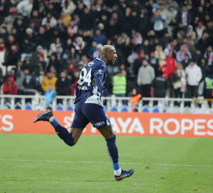 FENERBAHÇE, GALİBİYET SERİSİNE SİVAS’TA DEVAM ETTİ