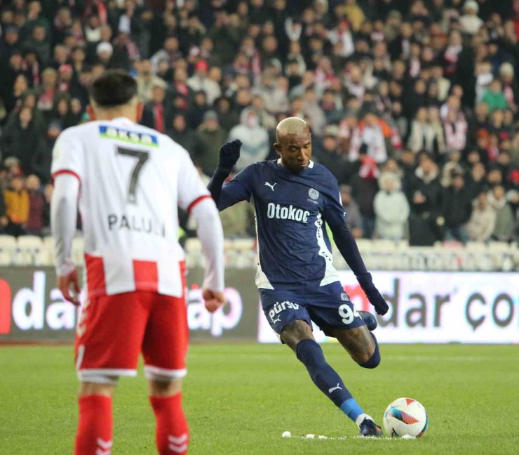 FENERBAHÇE, GALİBİYET SERİSİNE SİVAS’TA DEVAM ETTİ