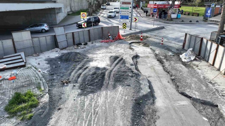 FLORYA’DA 44 GÜNDÜR BİTMEYEN YOL ÇİLESİ