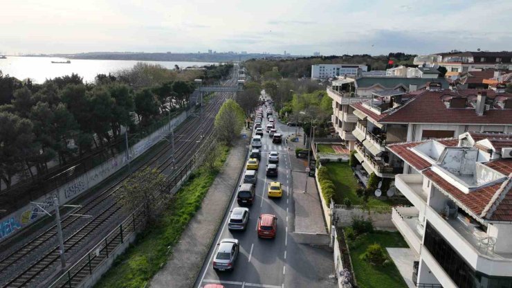 FLORYA’DA 44 GÜNDÜR BİTMEYEN YOL ÇİLESİ