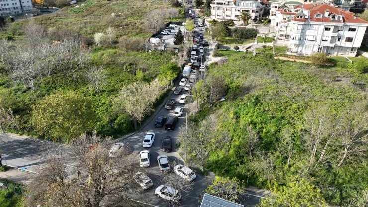 FLORYA’DA 44 GÜNDÜR BİTMEYEN YOL ÇİLESİ