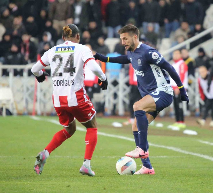 FENERBAHÇE, GALİBİYET SERİSİNE SİVAS’TA DEVAM ETTİ