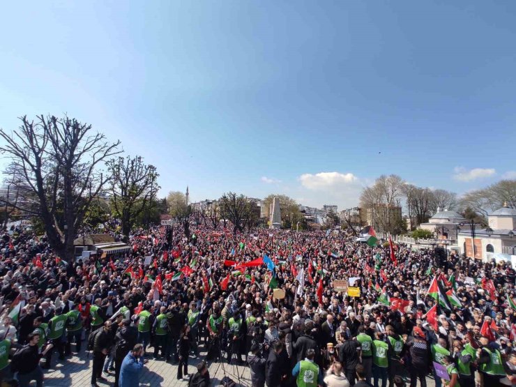 İSTANBUL’DA FİLİSTİN’E DESTEK YÜRÜYÜŞÜ YAPILDI