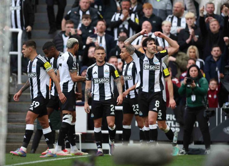 ALTAY BAYDINDIR, PREMİER LİG’DE İLK KEZ OYNADI