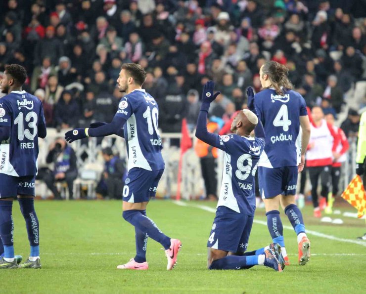 FENERBAHÇE, GALİBİYET SERİSİNE SİVAS’TA DEVAM ETTİ
