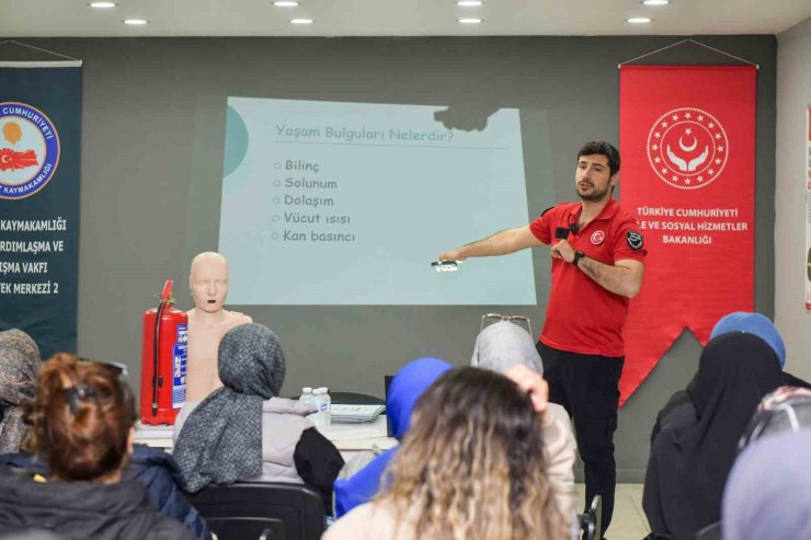 ESENYURT BELEDİYESİ’NDEN KADINLARA AFET BİLİNCİ EĞİTİMİ