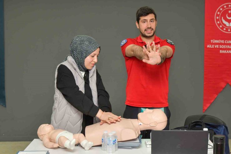 ESENYURT BELEDİYESİ’NDEN KADINLARA AFET BİLİNCİ EĞİTİMİ