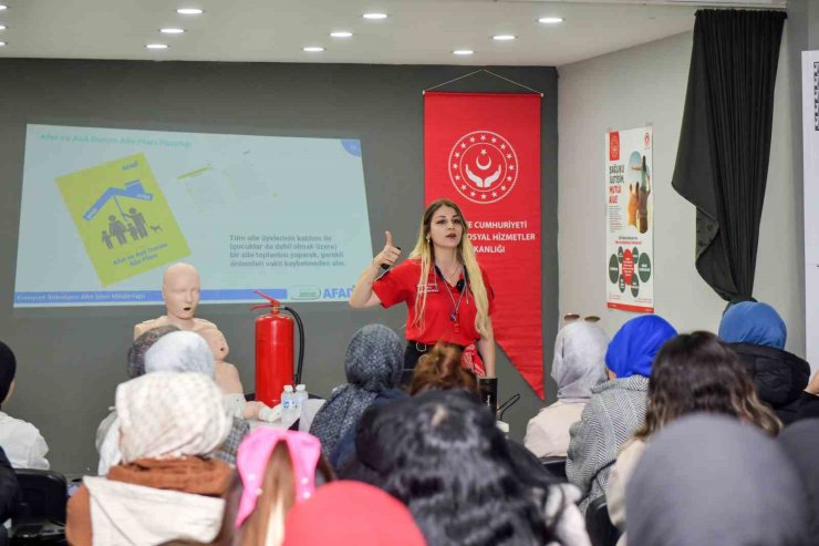 ESENYURT BELEDİYESİ’NDEN KADINLARA AFET BİLİNCİ EĞİTİMİ