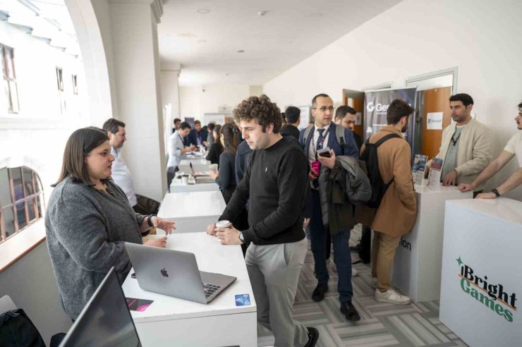 BAU’DAN YAPAY ZEKÂNIN GERÇEKLEŞTİRDİĞİ İLK ZİRVE