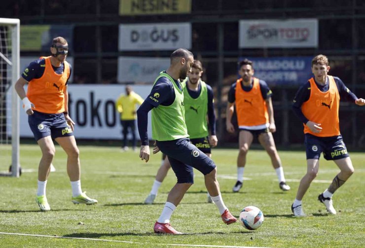 FENERBAHÇE, KAYSERİSPOR MAÇI HAZIRLIKLARINI SÜRDÜRDÜ