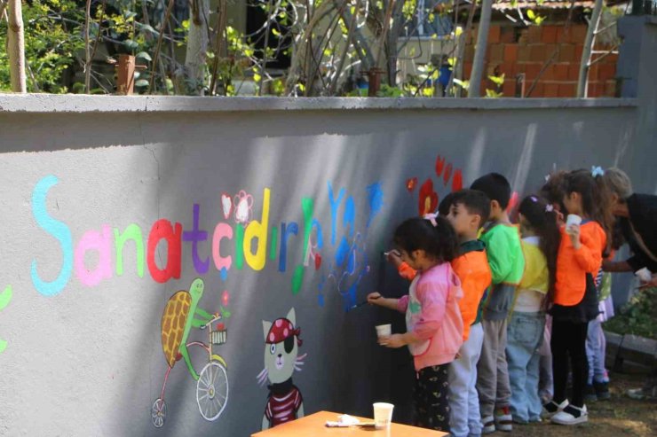 KARTAL’DA ‘DÜNYA SANAT GÜNÜ’ TÜM GÜNE YAYILAN ETKİNLİKLERLE KUTLANDI