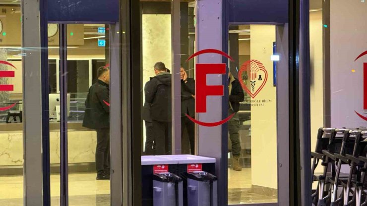 SIRRI SÜREYYA ÖNDER, KALP RAHATSIZLIĞI NEDENİYLE HASTANEYE KALDIRILDI