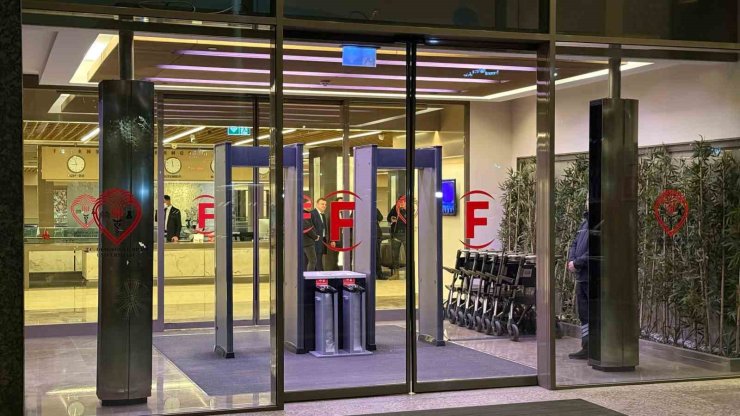 SIRRI SÜREYYA ÖNDER, KALP RAHATSIZLIĞI NEDENİYLE HASTANEYE KALDIRILDI