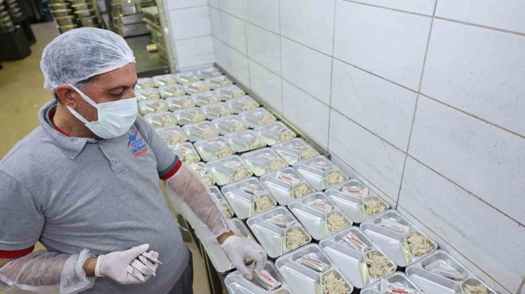 SULTANGAZİ’DE İHTİYAÇ SAHİBİ AİLELERE DESTEK