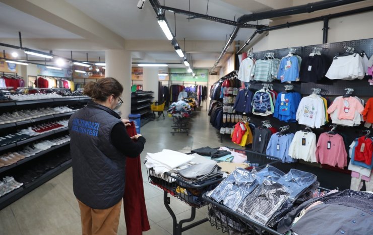 SULTANGAZİ’DE İHTİYAÇ SAHİBİ AİLELERE DESTEK