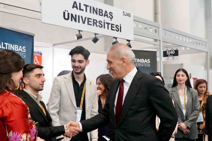 İSTANBUL JEWELRY SHOW’DA ÖĞRENCİLERİN TASARIMLARI STANTLARI SÜSLEDİ