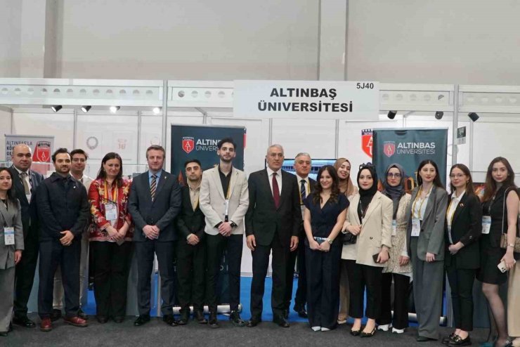 İSTANBUL JEWELRY SHOW’DA ÖĞRENCİLERİN TASARIMLARI STANTLARI SÜSLEDİ