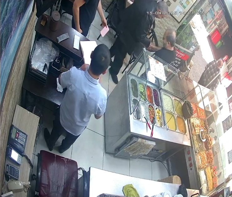 KRİZDEN SAATLER ÖNCE BEYOĞLU’NDAYDI: SIRRI SÜREYYA ÖNDER’İN SON GÖRÜNTÜLERİ KAMERADA