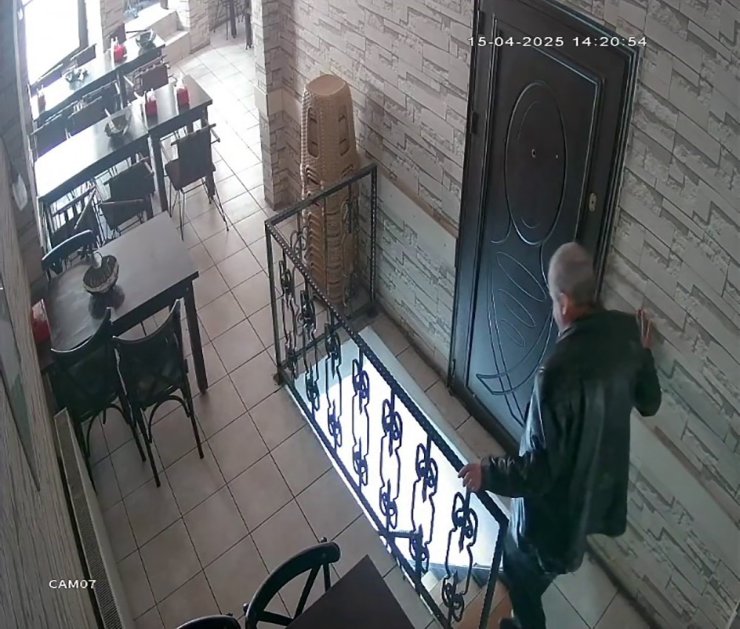 KRİZDEN SAATLER ÖNCE BEYOĞLU’NDAYDI: SIRRI SÜREYYA ÖNDER’İN SON GÖRÜNTÜLERİ KAMERADA