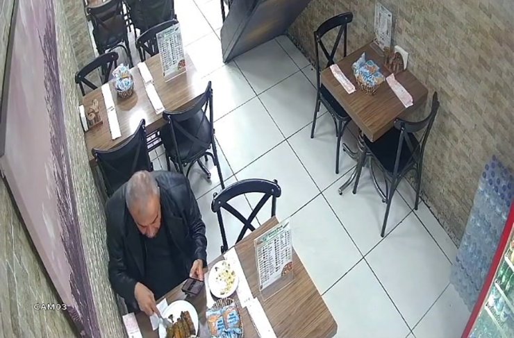 KRİZDEN SAATLER ÖNCE BEYOĞLU’NDAYDI: SIRRI SÜREYYA ÖNDER’İN SON GÖRÜNTÜLERİ KAMERADA