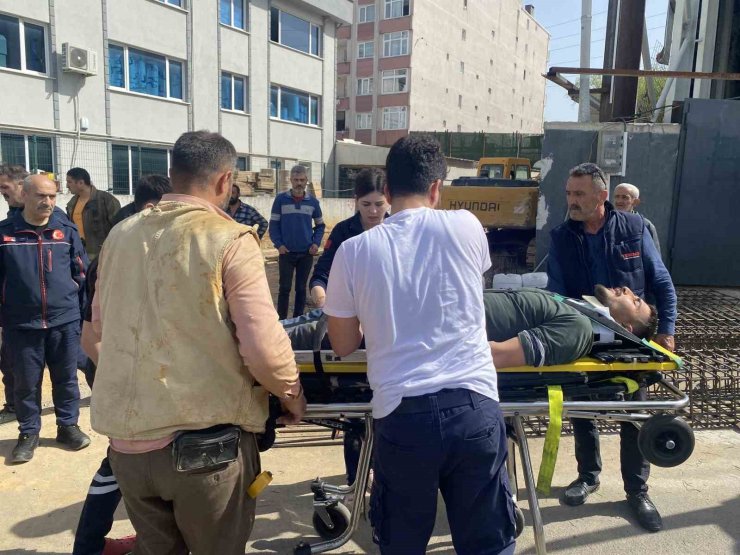ATAŞEHİR’DE İNŞAAT ALANINDA GÖÇÜK: 3 İŞÇİ KURTARILDI