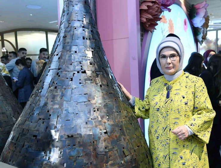 EMİNE ERDOĞAN, TOGEM-DER’İN GELENEKSEL "CEMRE ÇARŞISI"NIN AÇILIŞINA KATILDI