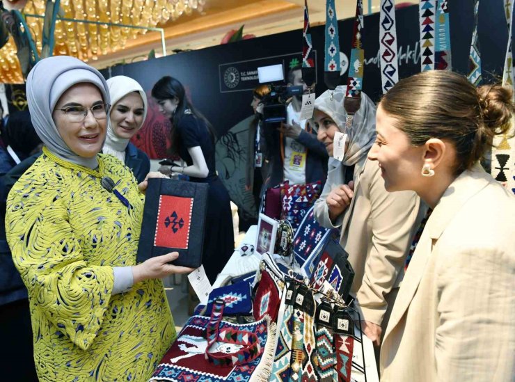 EMİNE ERDOĞAN, TOGEM-DER’İN GELENEKSEL "CEMRE ÇARŞISI"NIN AÇILIŞINA KATILDI