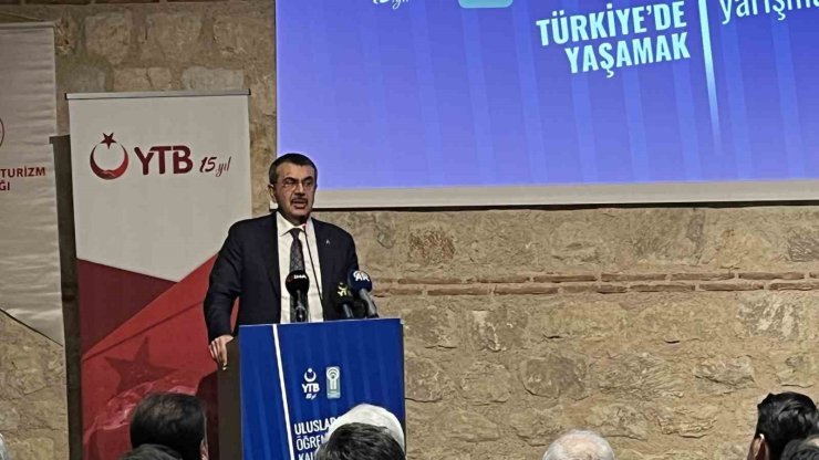BAKAN TEKİN, "TÜRKİYE’DE YAŞAMAK" ADLI DENEME YARIŞMASININ ÖDÜL TÖRENİNDE KONUŞTU